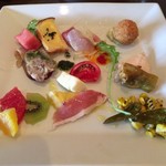 mica male - 前菜盛り合わせは彩りが良い