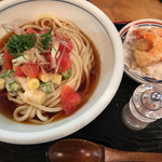夏野菜の冷かけ¥880と海老天ぷら¥420也