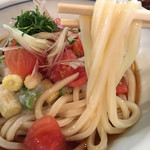 夏野菜の冷かけ
          オクラ、ヤングコーン、トマトに長いも。
          薬味にミョウガと大葉が入っています。