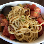 カメイノ食堂 - 麺は太麺 。よく混ぜてお召し上がりください。