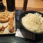 はなまるうどん - かけうどん(中)、烏賊天ぷら、かき揚げ