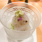 新ばし 星野 - 淡路由良の鱧のあぶり、梅しょうゆがけ