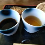 二八そば ひらい - 【2017.8.6(日)】手挽き二八そば(並盛)1,000円のスープ