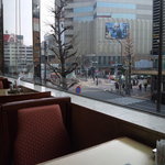 カフェ＆レストラン マーブル - 窓から恵比寿駅一望