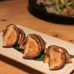 和食と炭火焼 三代目 うな衛門 - 　シイタケの炭火焼