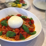 イタリア料理　シャッタカ - ブッラータチーズと白鷹産ミニトマトのスパゲティーニ