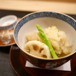 麻布十番 ふくだ - 煮物碗　石川芋、新蓮根（徳島）