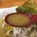 麺や 琥張玖 - 味噌ラーメンのスープ
