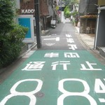 霞町 すゑとみ - この路地に入って角のビル