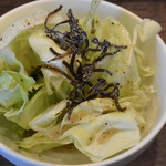 串カツの中村屋 - お通し（塩だれキャベツ）