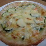 すし辰 - 夏限定とエビのピザ(750円)