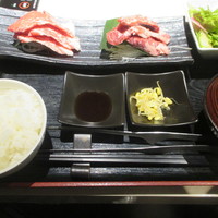 完全個室 牛の達人 秋葉原店 - 「上カルビ、上ハラミセット」（1,280円　税別）