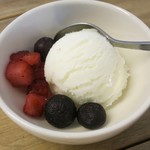 ブラウンオニオンカレーファクトリー - 〆の「ヨーグルトアイス」。