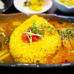 旧ヤム邸 - 8月6日 日曜日のカレー膳（白ネギたっぷり和風チキンカレー、鮪でつくるサワータイカレー）