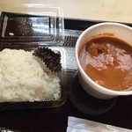 よし梅 売店 - チキントマトカレー、半ライス