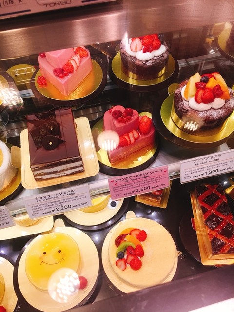 ホールケーキが安いのは助かるのだけれど By Pureberry La Terre Saison 渋谷東急フードショー店 ラ テール セゾン 渋谷 ケーキ 食べログ