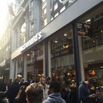 McDonald's - ”McDonald's Amsterdam Nieuwendijk 212”の外観。