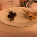 ピアット・スズキ - お通し（オリーブの実）