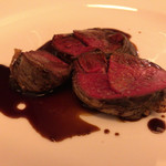 ピアット・スズキ - 根室産　夏鹿のロースト　ヴィンコットソース（アップ）