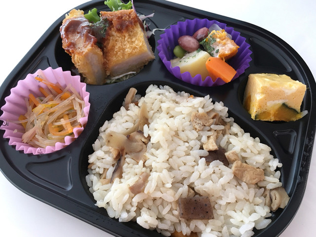 GREEN LEAVES MALL Nagoya Kinen Byoin Baiten photo 5