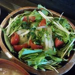 ココロノカオリ - シーフードイエローカレーのサラダです。
