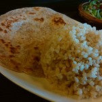 ココロノカオリ - シーフードイエローカレーの発芽玄米・チャパティです。