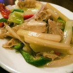 台南担仔麺 - セロリとハチノスの炒め