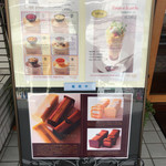 マテリエル - お店前のメニュー。