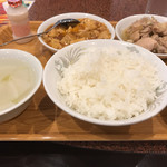 台湾客家料理 新竹 - 日替わり定食。この日は麻婆豆腐と蒸し鶏。