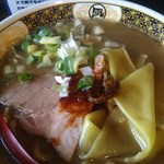 すごい煮干ラーメン凪 - ワンタン？と見紛う一反麺