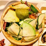 ややダイニング - ２階
      テーブル席
      サラダ
      全種類盛り