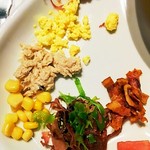 ややダイニング - ２階
      テーブル席
      サラダ
      トッピング