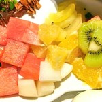 ややダイニング - ２階
      テーブル席
      フルーツ
      全種類盛り