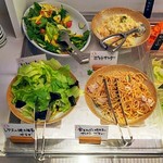 ややダイニング - １階
      サラダ