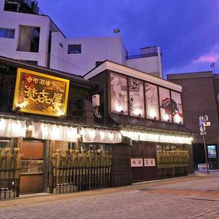 駅から2分の好立地。アクセス至便な居酒屋。