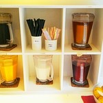 ややダイニング - １階
      お茶
      みかんジュース
      牛乳