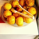 ややダイニング - １階
      みかんマシーン
      みかん
      ３個でグラス１杯分