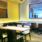 ややダイニング - ２階
      内観
      テーブル席