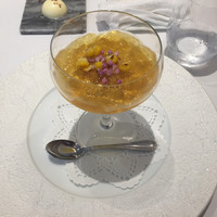 レストラン シャルム - 前菜 とうもろこしのムースと生ウニコンソメジュレ