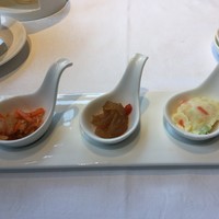 四川名菜 川府 - 前菜　キムチ　クラゲ　ポテサラ