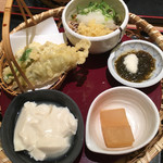 Seishuuan - ［2017年8月］籠の中（自家製おぼろ豆腐・穴子天ぷら・とろろもずく・おろしそば・わらび餅）