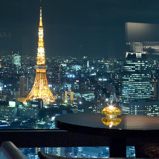 東京タワーと東京のパノラマが一望できるメインダイニング