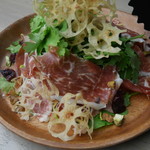 Caldo Nakameguro - パクチーとハモンイベリコノサラダ