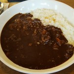 Cafe Du Refuge Gaku - こだわりのスパイシーカレー・ビーフ（700円）※サラダ付き