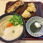 うどん 丸香 - 月見山ジロー + おむすび + ちくわ天 + かしわ天