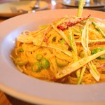 AWkitchen GARDEN - ～AWkitchen GARDEN 鎌倉～
      オクラとボッタルガのペペロンチーノ
      てっぺんには唐辛子、赤くて細いのは赤オクラです