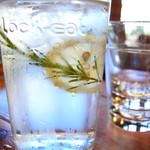 AWkitchen GARDEN - ～AWkitchen GARDEN 鎌倉～
      お水にローズマリーだなんて素敵