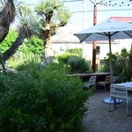 AWkitchen GARDEN - ～AWkitchen GARDEN 鎌倉～
      入り口付近のテラス席