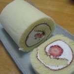 ベーカリーバルール - イチゴロールケーキ