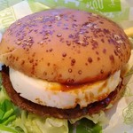 マクドナルド - 夏カレーロコモコ　420円　目玉焼き厚め、食べ応えあり